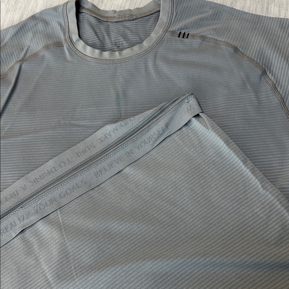 Lululemon Metal Vent Shirt - Picture 4 of 4